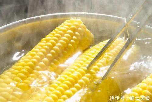 煮玉米,可不能只用清水,学会2招,煮出来的玉米才能又香又糯