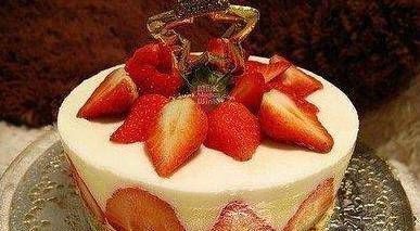 如何烤出美味可口的小清新草莓蛋糕,这些步骤一定要注意