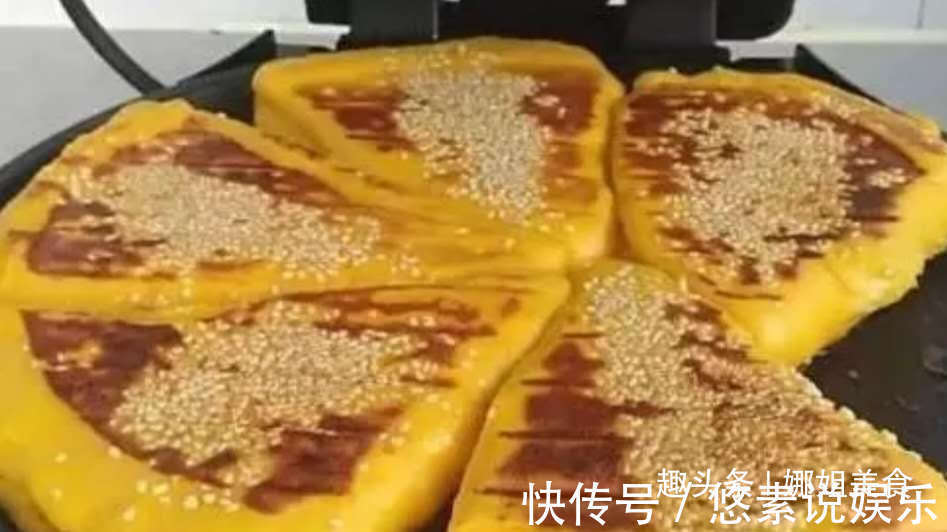 我家隔三差五做一次此饼，不放一滴水，色香味俱全，刚上桌吃光