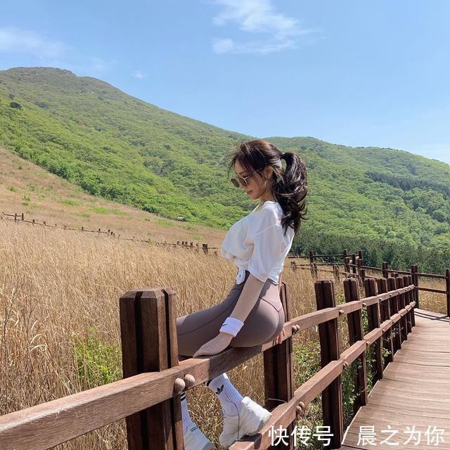 拉伸|纯天然韩国迷人模特，用健身打造完美曲线，阳光气质魅力十足