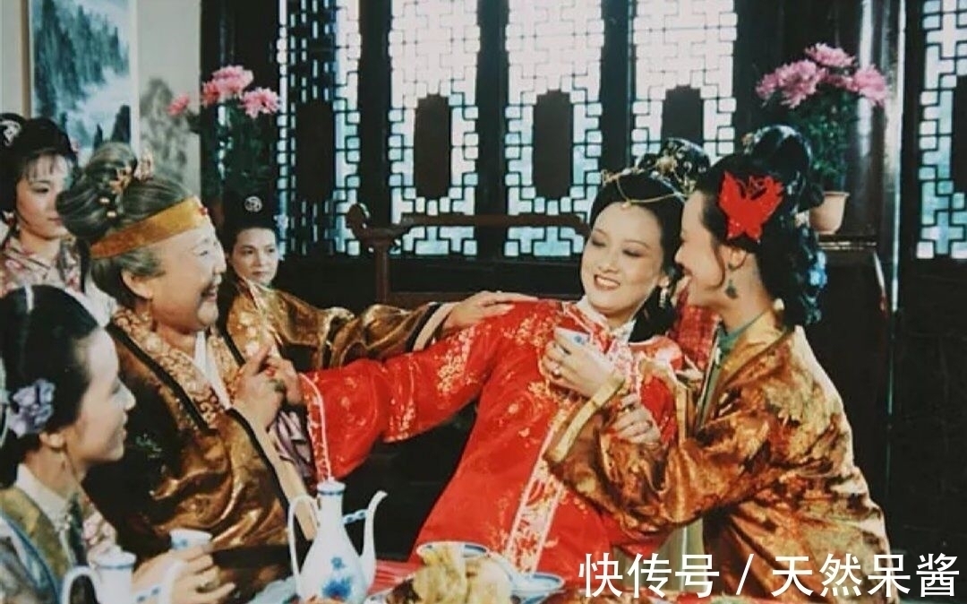 贾宝玉$贾宝玉生日夜宴,遍请贾府姊妹,为何却粗心大意漏掉了王熙凤?