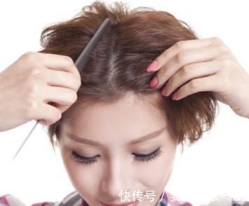 秃顶 你的发量不多，情愿剪短发，也别瞎留这些“秃顶发型”！