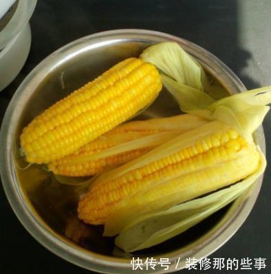 大厨|煮玉米最忌直接用清水，30年大厨教你多放2样，玉米清甜软糯好吃
