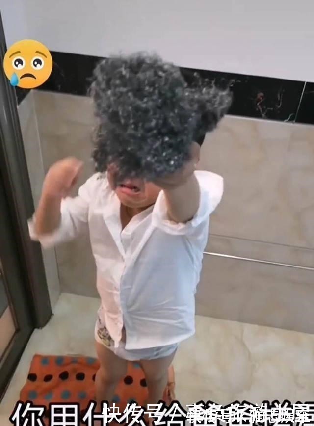 搓澡|儿子想给爸爸搓澡却被撵,看清儿子手上的“工具”,宝妈哭笑不得