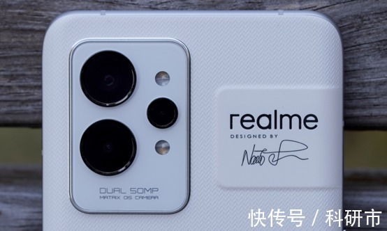 厂商|花3699元买一台“纸”手机，realme新机为什么用“纸”做？