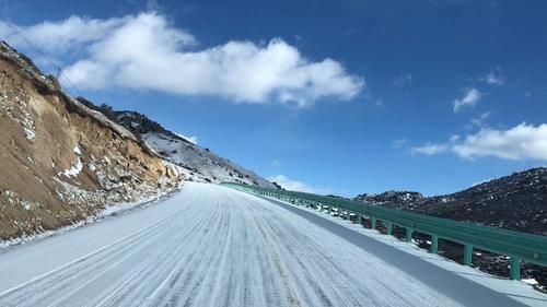 川藏线1000公里的雪地驾驶，凌晨3点差一点侧滑翻进沟里！