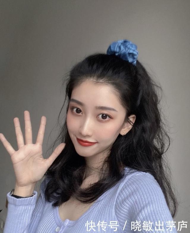 女性|扎马尾已经过时了今年,流行这四种“扎头发”时尚减龄依旧显小脸