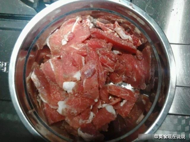 老伙夫透露：嫩炒黄牛肉时，多加这一步，牛肉炒不老，越炒越入味