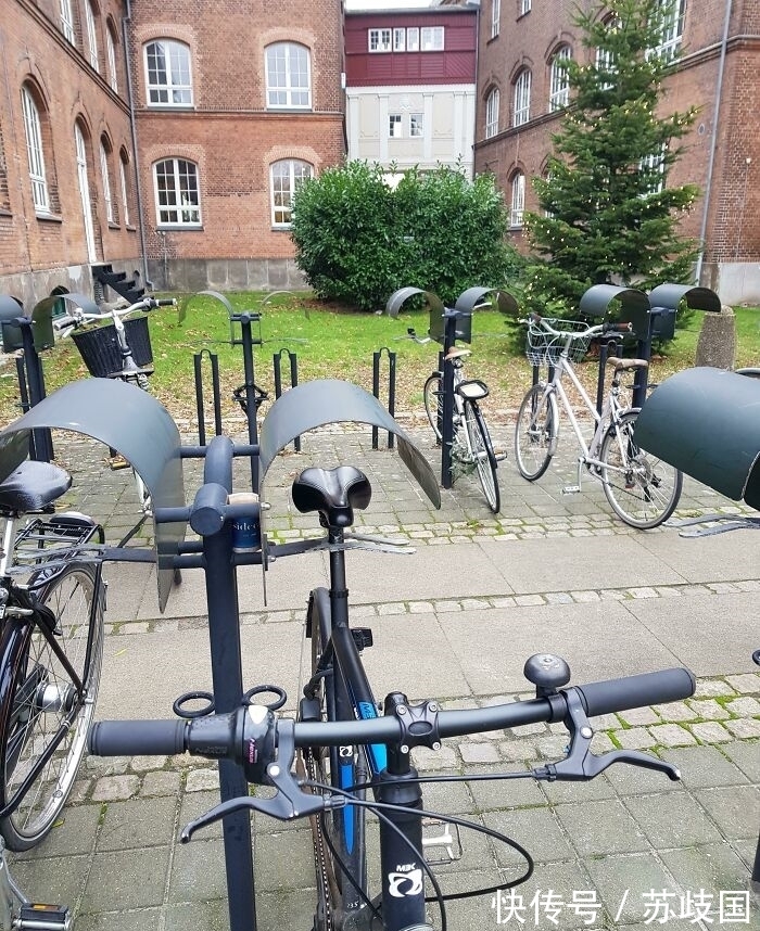 我们的生活|50个人性的国外设计,日本卫生间设计得太贴心,再也不怕丢东西