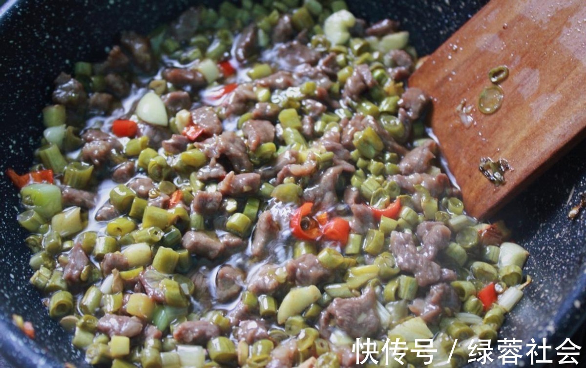 泡豇豆|只要吃一口就会爱上的一道菜,牛肉滑嫩不柴,香辣下饭