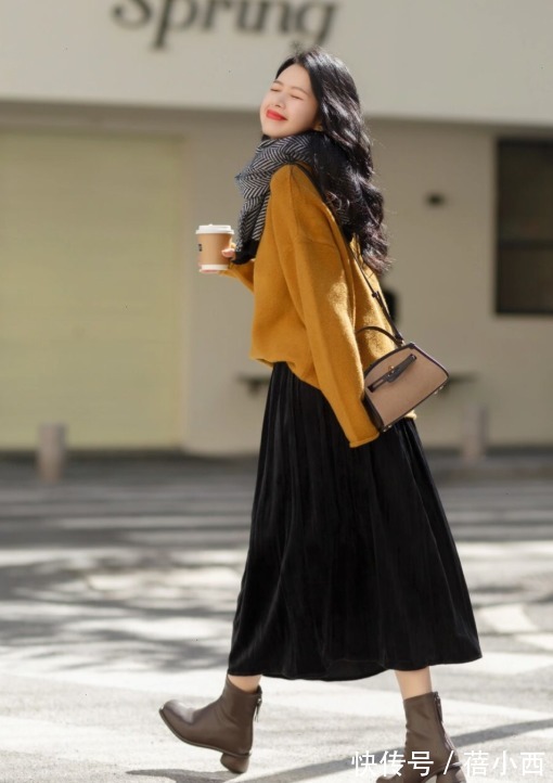 裙装|放弃烂大街的针织衫+牛仔裤吧,今年尝试裙装搭配,体面还优雅