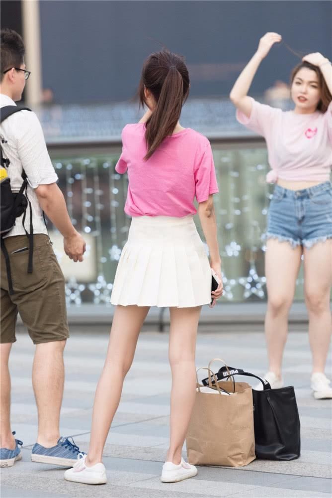 美貌|街拍美女:青春洋溢小姐姐,所有风景都不及你的美貌年轻就是魅力