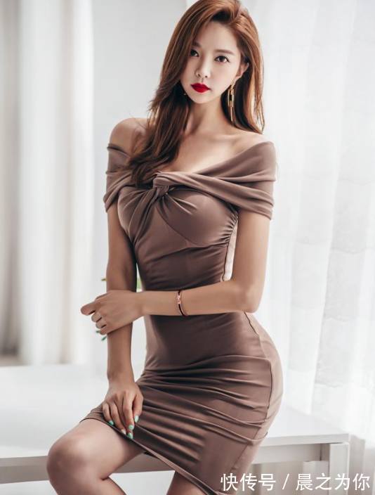 大方 -精致有型的紧身裙女神,白皙漂亮,显得温婉柔美!