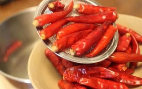 生活中常见3种蔬菜，很多人爱吃，营养师：并不适合所有人