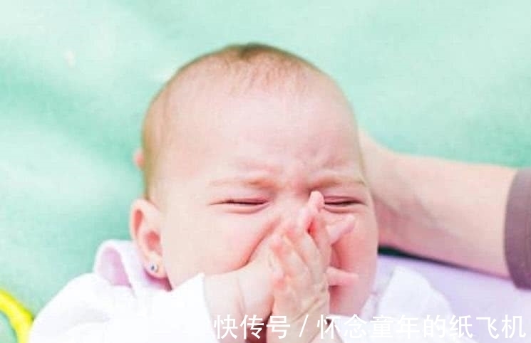 新生儿|为什么婴儿一放下就哭，一抱起来就没事了？答案不是你想的那样