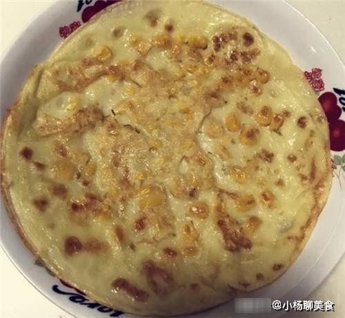 早餐|玉米别只会煮着吃，加上淀粉锅里一放，5分钟搞定全家早餐