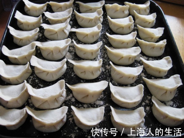 用此种菜包饺子那才叫一个香,比韭菜馅好吃,孩子吃了两大盘