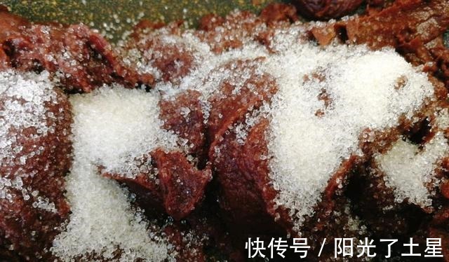懒人红豆沙,一个电饭煲就能搞定,软糯清甜,没有添加更健康!
