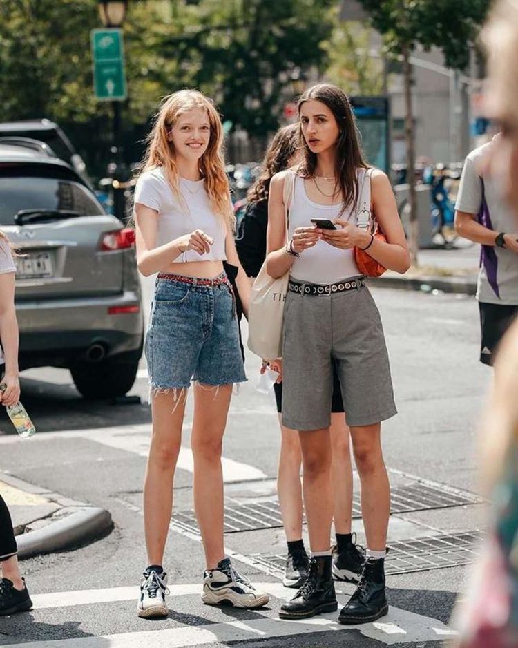 一字|街拍:清凉雅致的一字肩短裙, 夏日穿搭轻盈又舒适, 气质女生都爱穿