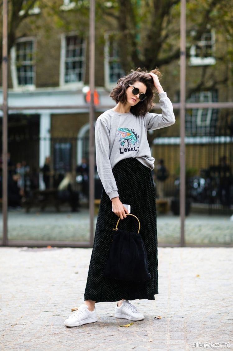 今日春分，穿卫衣不要配裤子！瞧00后这样穿，时髦又减龄