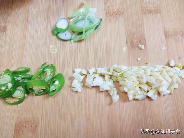  鸡蛋这样做，太香了，早餐搭配一碗面条，孩子吃了一大碗