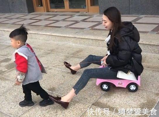 孩子|“没被小姨带的童年不完整”奶奶带娃已退潮,网友:这是谁带谁?