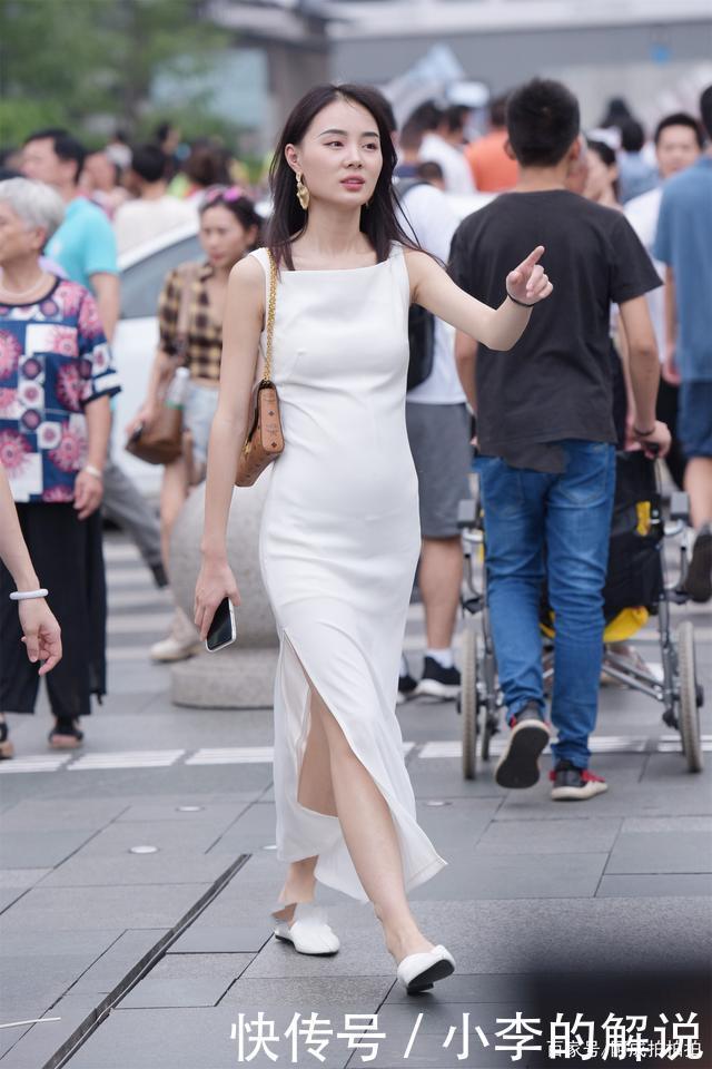 白色连衣裙简单大方,还显高级,白色连衣裙该如何选择
