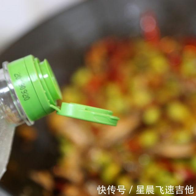 毛豆|香辣毛豆米炒小鱼干,看起来好开胃的样子