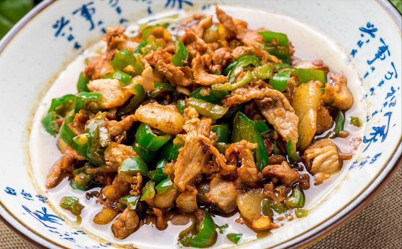 辣椒炒肉，先炒辣椒还是肉？湖南人教你2个窍门，鲜香过瘾真下饭