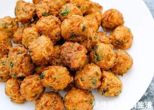 炸萝卜丸子|炸萝卜丸子，面粉淀粉都不用，多放这2样，金黄酥脆，凉了也不硬