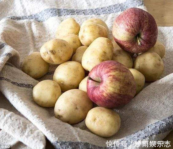 原来保存土豆这么简单，菜农教您一招，土豆放一个月不发芽不发霉