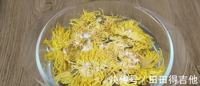 山楂加干菊花,真是太厉害了,奶奶用了50年的配方,做一罐喝半年!