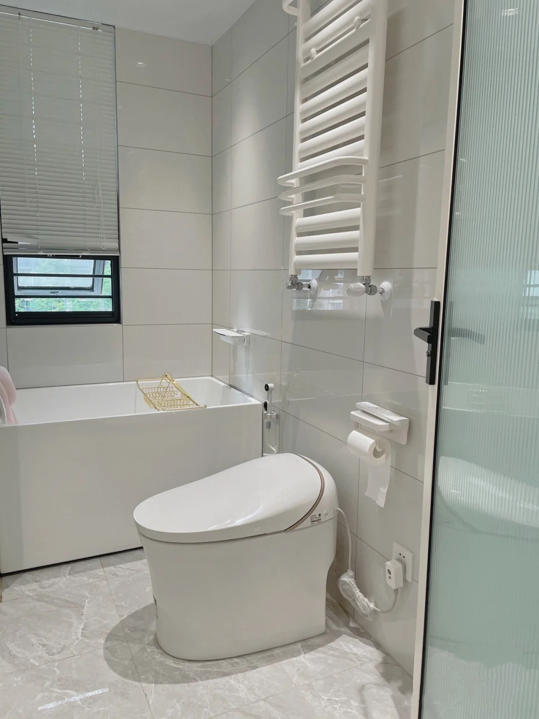 客厅|再买房,就照她家这样装,全屋大白墙、无主灯,干净利落,好舒服