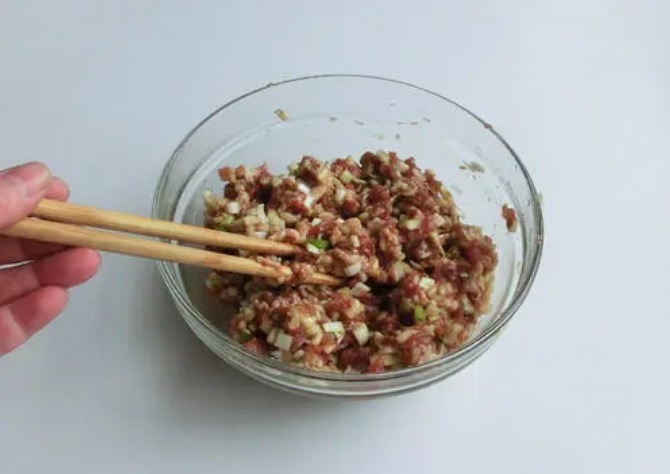 入秋后,多用茄子包饺子,比韭菜馅还鲜香,好吃营养高,快试试