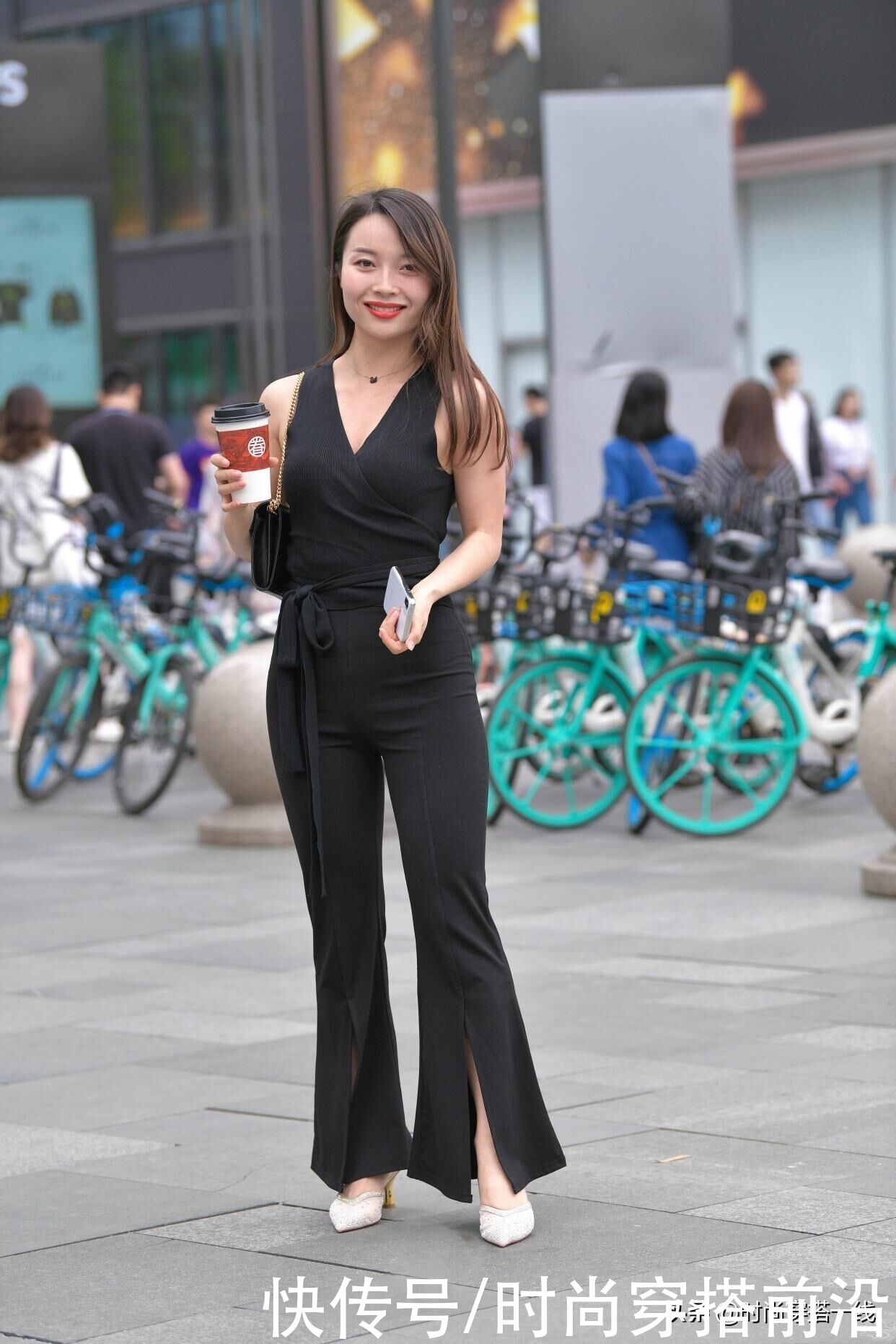 看不惯“阔腿裤”？有没有搞错，这样穿时髦又知性优雅