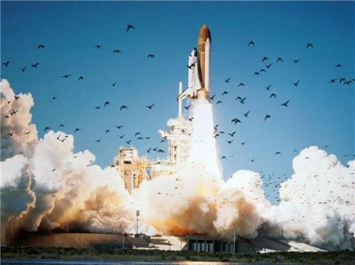 航天飞机返回地面失败，1400℃热气窜入机舱，7名宇航员瞬间融化