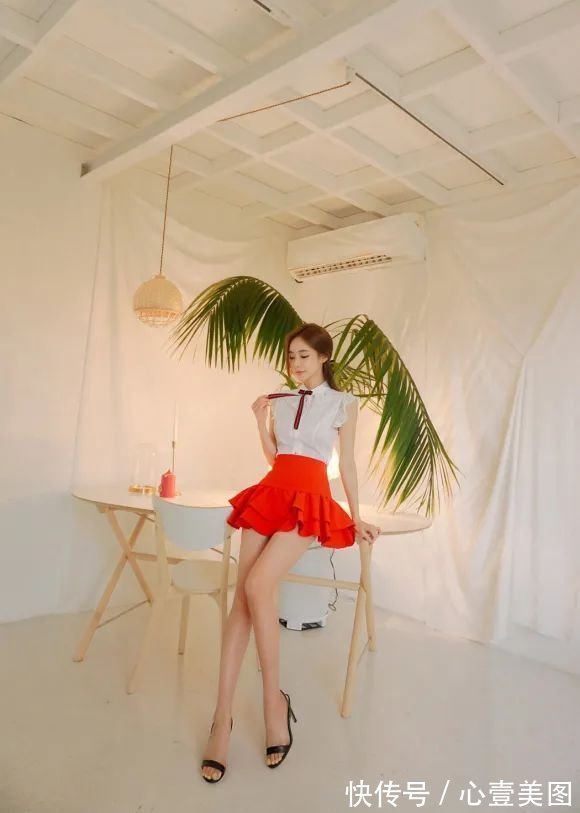 真丝|女神孙允珠高清时尚搭配:樱桃糖罐真丝领结波纹花边裙