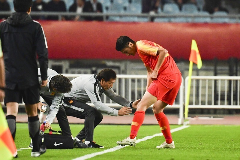 黑幕|媒体再爆国足主帅黑幕!国足队医靠李铁上位,人送外号“黄一摸”