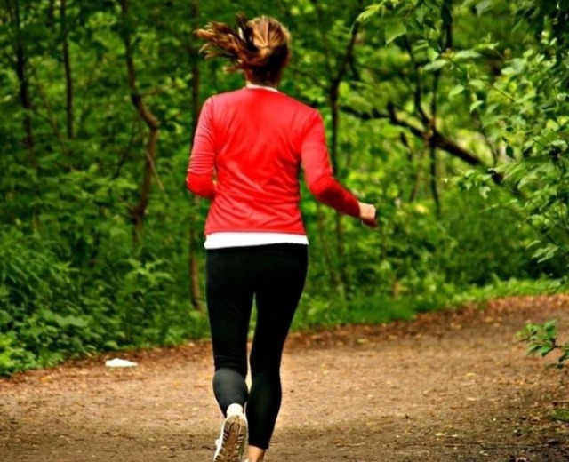 宝妈|95后辣妈晒娃,自己却火了,玲珑身材让人羡慕不已