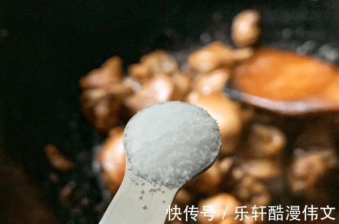 鲜嫩|板栗和鸡肉的完美结合，鲜嫩的板栗烧鸡，做法简单又下饭