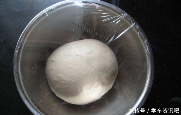 做饺子皮时,别只会放盐,多加一味,饺子皮柔软又劲道,比买的好!