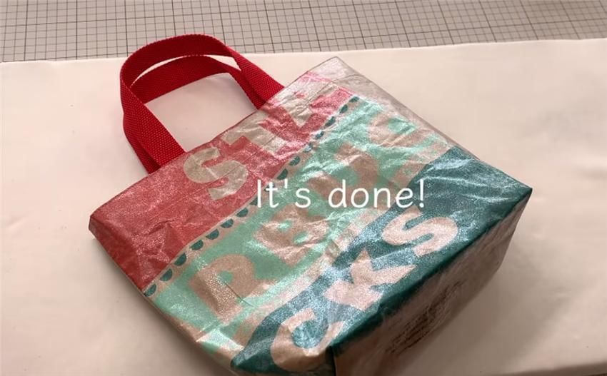 日本 日本手工牛人,把一次性纸袋做成手提包,看完想学缝纫了!