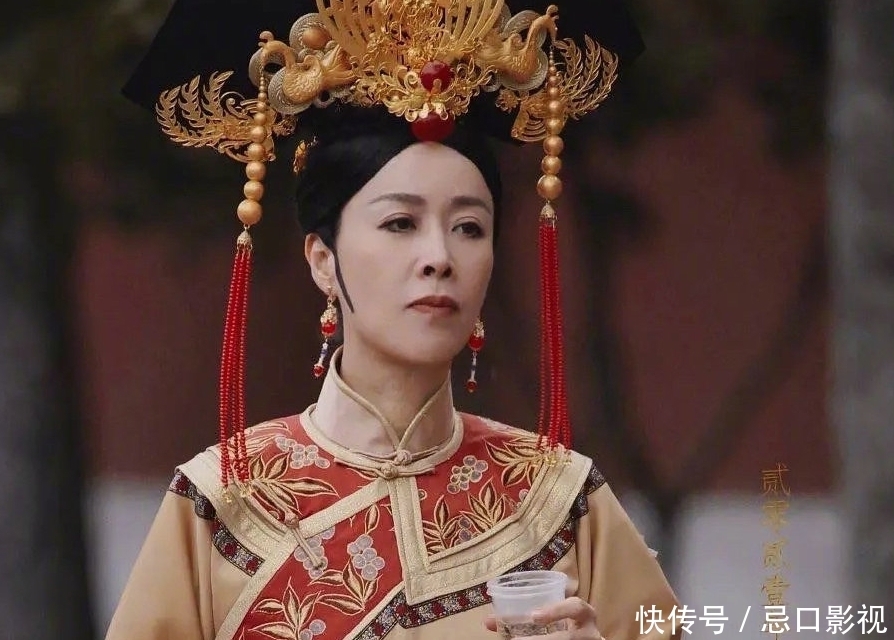 杨紫|《萌探》清宫装路透,杨紫紫薇造型娇俏可爱,杨迪容嬷嬷笑死我了