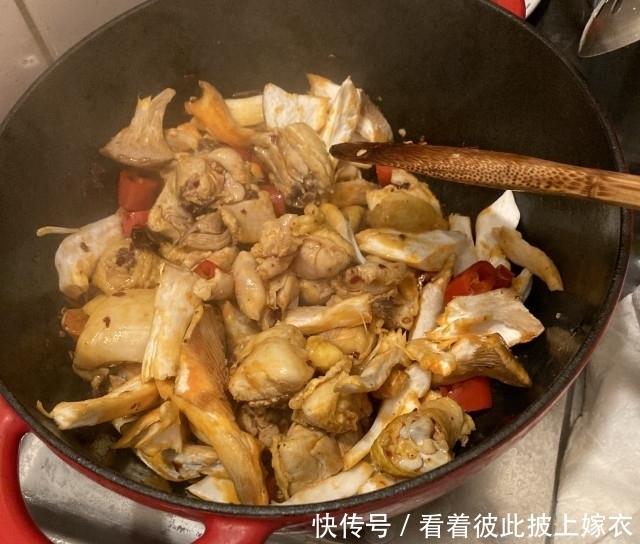 芋儿鸡,鸡肉很鲜嫩,味道非常好