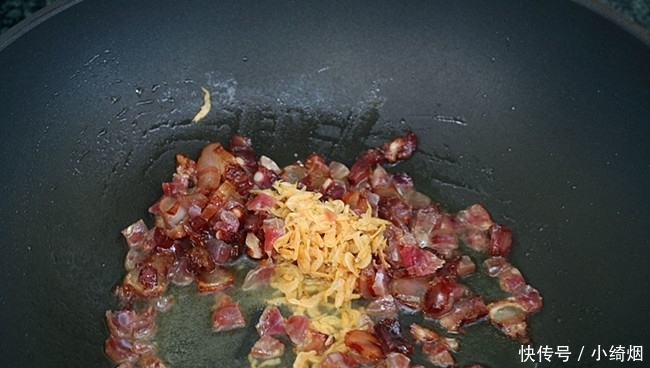 面食|不会捏包子可以试试此款面食,馅料丰富很营养,越嚼越香吃不腻