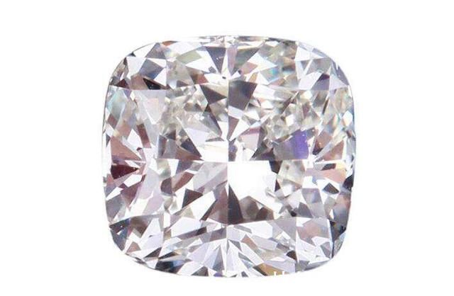 异形 求婚钻戒都是以异形钻为主石,那么为什么异形钻越来越受欢迎