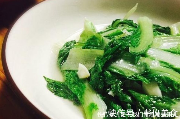 大厨|无论炒啥青菜,学会3个技巧,翠绿鲜嫩又入味,不比大厨炒得差