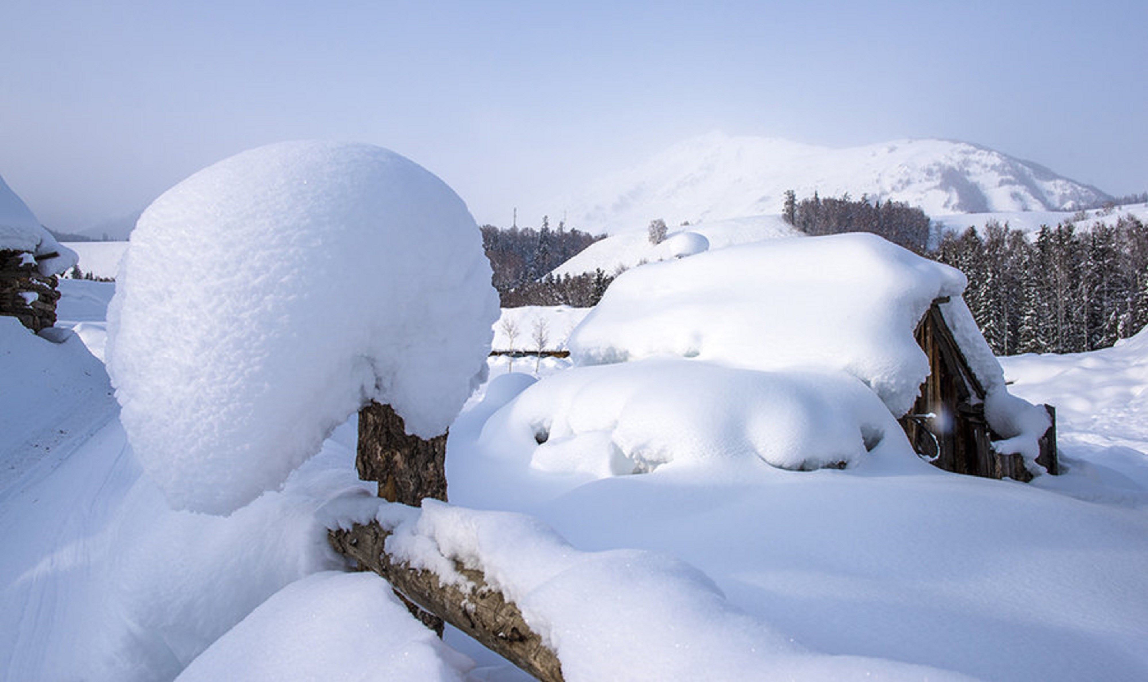 大户人家|炊烟在白雪中冉冉升起，胜似仙境，这就是冬天童话般的禾木