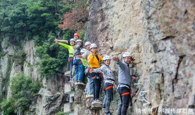 老年|徐凫岩步云谷，这个悬崖边上的房车营地，只需要自驾1小时