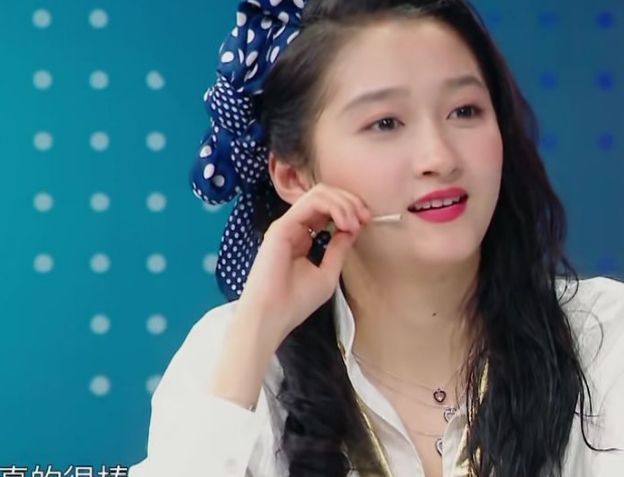 关晓彤考编成功,鹿少考3次还没有上岸,宇宙的尽头或许在体制内